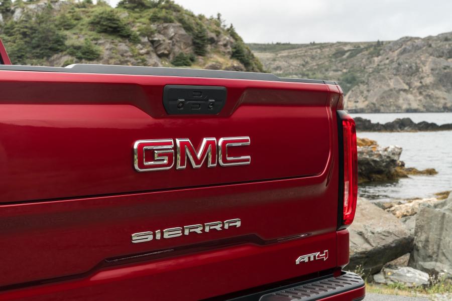  GMC Sierra AT4 Crew Cab 2018 года  (фото 27 из 40)